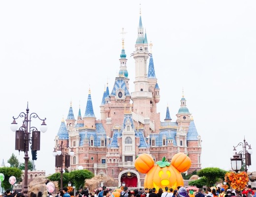 Shanghai Disneyland Castle-min