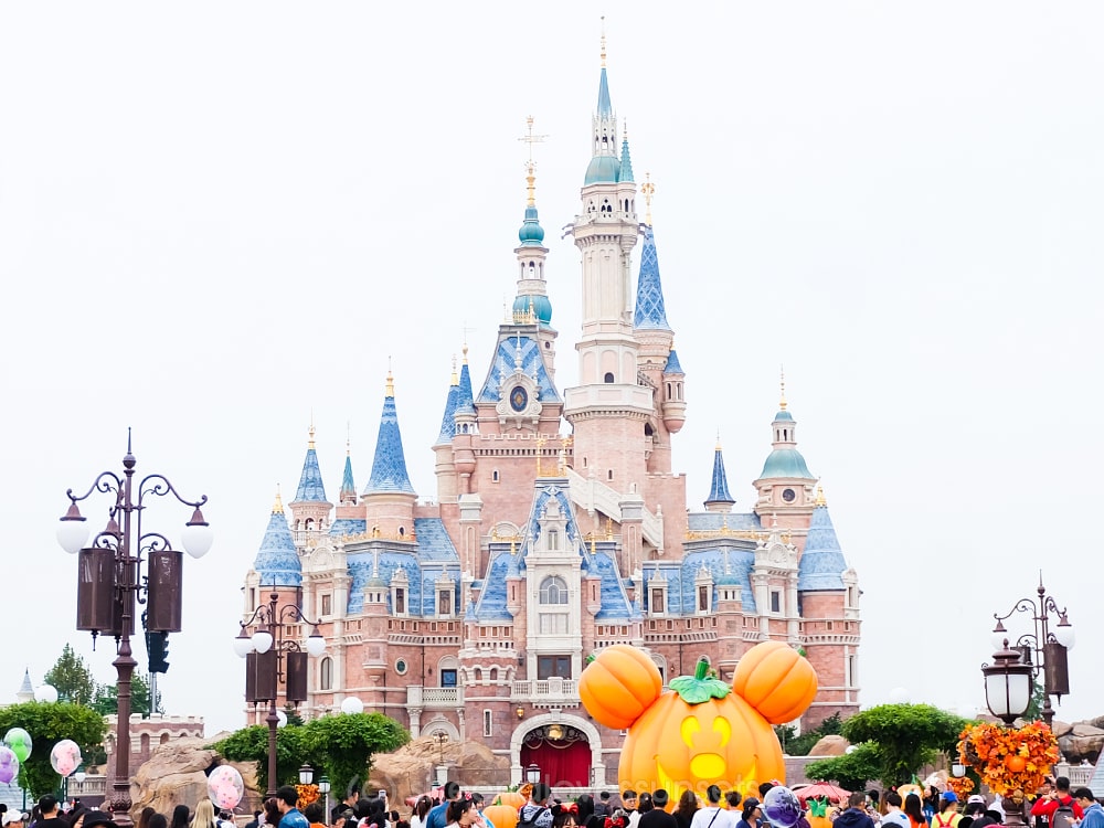Shanghai Disneyland Castle-min