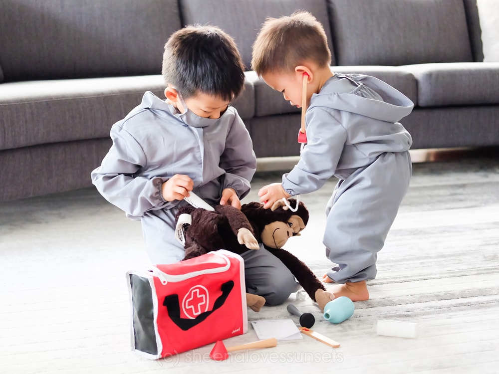 Janod Pretend Play Doctors Suitcase-min